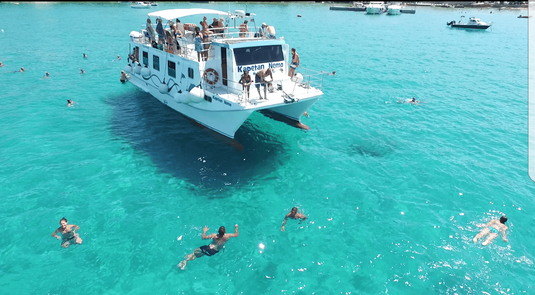 Krk boat tour guests